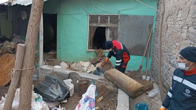 Temizlik işleri 3 kamyon çöp çıkardı