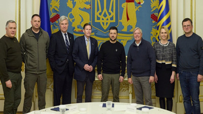 ABD'li senatörler Kiev'i ziyaret etti