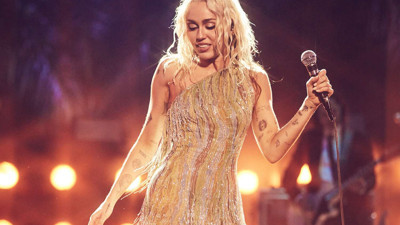 Ünlü şarkıcı Miley Cyrus'ın eski eşine yazdığı şarkı rekor kırdı