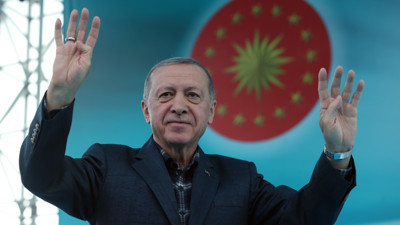 Erdoğan Bursa'da mitinge rabia işaretiyle çıktı