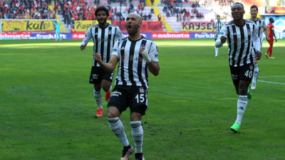 Beşiktaş'a Saiss ve Redmond'dan kötü haber