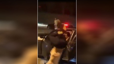 Arabanın kapısı hayalarına girdi. Talihsiz gencin başına geldi