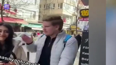 Mustafa Sarıgül’ün taklidini yaptı. Kıza bir vurdu kız ekrandan uçtu