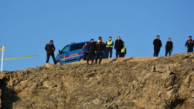 Hafif ticari araç 300 metrelik uçurumdan aşağı düştü