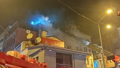 Ahşap binada yangın: 1 kedi öldü