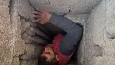 Hırsızlık şüphelisi havalandırma boşluğuna sıkışınca yakalandı