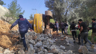 İstinat duvarı çöktü, devrilen kepçenin operatörü öldü