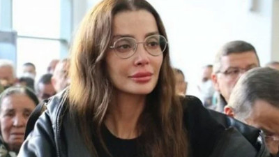 Özge Ulusoy. Bu aralar ani ağlama krizleri başladı
