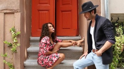 Hülya Avşar'ın klibinde oynayan isim bakın kimin torunu çıktı