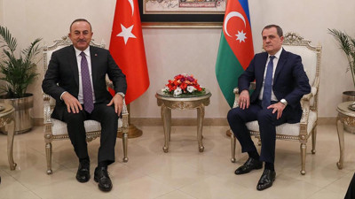 Bakan Çavuşoğlu, Azerbaycanlı mevkidaşı ile görüştü