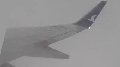 Antalya'da uçağa yıldırım isabet etti