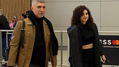 Özcan Deniz düğüne karşı çıkan annesi hakkında konuştu. İranlı modacı Samar Dadgar ile evlenmişti