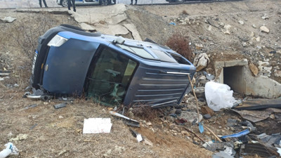 Hafif ticari araç şarampole yuvarlandı: 4 yaralı