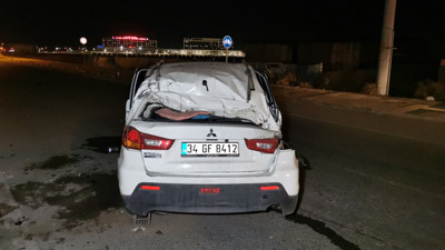 Kalp krizi geçiren eniştesini hastaneye götürürken kaza yaptı