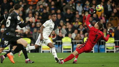 Real Madrid Real Sociedad'a takıldı