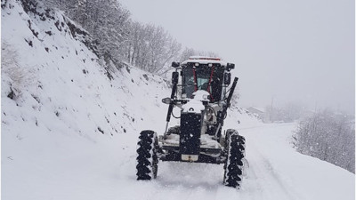 Bingöl'de 47 köy yolunda çalışmalar sürüyor