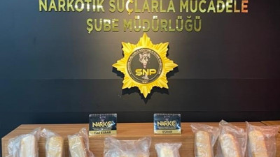 Şüpheli aracın yakıt deposundan 14 paket uyuşturucu çıktı