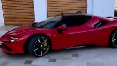 AKP'li Kenan Sofuoğlu 3 yaşındaki çocuğuna villada Ferrari kullandırdı. Cemal Enginyurt isyan etti