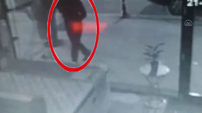 Durduk yerde karton makete saldırdı. Oynatmaya az kaldı doktorum nerede