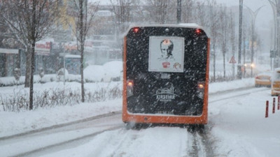 Kırşehir’de kar yağışı hayatı felç etti