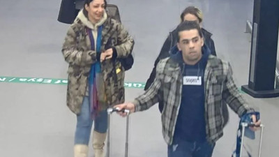 Havalimanında hareketli anlar: Sarılı halde yakalandılar