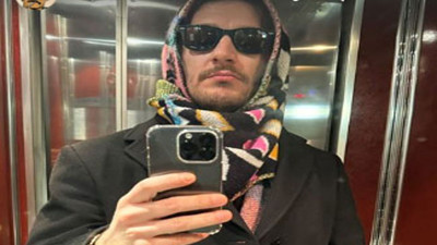 Uraz Kaygılaroğlu bu defa başörtülü özçekim paylaştı