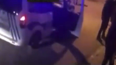 Polise kafa tutan Suriyeliler. Bunların hepsi oy kullanacak