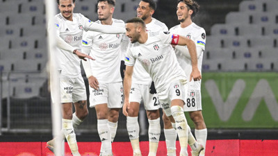 Cenk Tosun gollerini atmaya devam ediyor