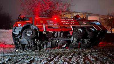 Yangına müdahale eden itfaiye aracı devrildi: 1 yaralı