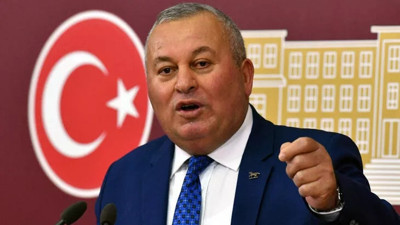 Cemal Enginyurt Erdoğan'ın hakkını helal etmediği AKP'li vekillerle ilgili taşı gediğine oturttu