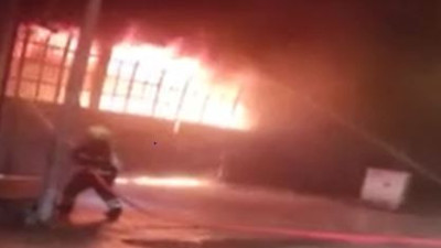 Hatay'da 3 tamirhane yandı