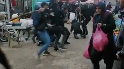 Suriyeli iki ayrı grup pazar yerini savaş alanına çevirdi