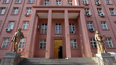 Yargıtay’dan emsal karar. Makamında müdüre vazo fırlattı
