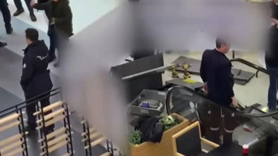 AVM'de dehşet! Ayağı yürüyen merdivene sıkışan çocuğun 3 parmağı koptu