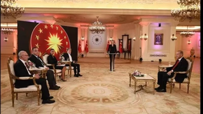 Erdoğan önceden çalışılmış soru pasını doksana taktı. Selvi soruyu sorduktan sonra kendisiyle gurur duydu