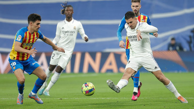 Real Madrid Valencia'yı ikinci yarıda geçti