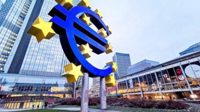 ECB Euro Bölgesi için enflasyon tahmini yükseltti
