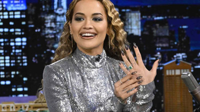 Şarkıcı Rita Ora gizlice evlendiğini itiraf etti. Nişan yüzüğü servet değerinde