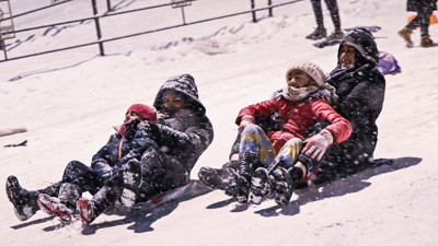 Kar ve tipi Ankara'yı beyaza bürüdü