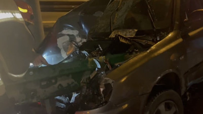 Bursa’da kontrolden çıkan otomobil bariyerlere saplandı: 5 yaralı