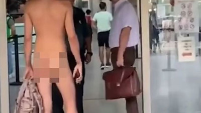 Ahlaksızlıkta sınır yok. Mahkeme “Çırılçıplak gezebilir” dedi. Mahkemeye de böyle çıkmıştı