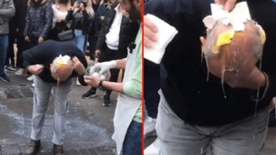 100 TL için yaşlı adamın maruz kaldığı saygısızlık! Babanızı adamın yerine koyduğunuzda öfke krizleri geçirmeniz mümkün