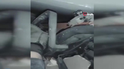 Enkaz altında 3 kişiyiz. Adana Belediyesi'nin tam karşısındayız. İnsanlar enkaz altında bekiliyor