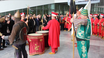AK Partili belediyeden Doğu Perinçek'e mehteranlı karşılama
