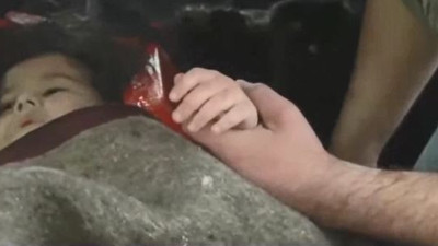 Minik Zehra soğukta elleri titreye titreye enkaz altından kurtarıldı