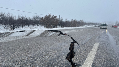 Malatya-Adıyaman yolunda dev çatlaklar oluştu