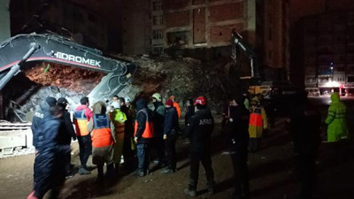 Elazığ'da çalışma yapılan enkazda doğalgaz sızıntısı