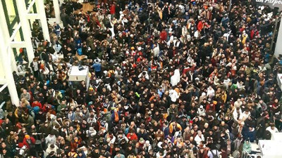 Yer: İstanbul Havalimanı... Binlerce yardım gönüllüsü akın etti