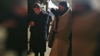 Depremzede vatandaş ağlayarak sordu, AKP'li Canikli eline telefonu alarak yanıt verdi