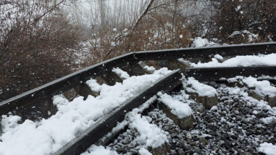 Deprem Malatya Doğanşehir'i bu hale getirdi. Rayler tel gibi büküldü